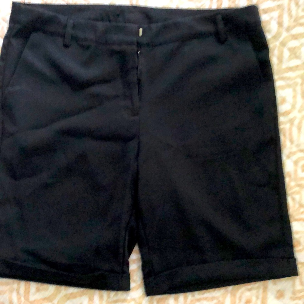 Black bermuda shorts - women